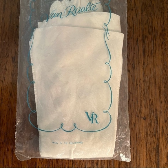 Vintage 1960s Van Raalte White Wedding Dress Gloves – NWT in Package - Picture 1 of 8